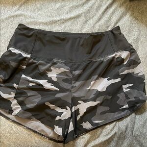 Athleta Running Free 3” Camo Print Women's Shorts